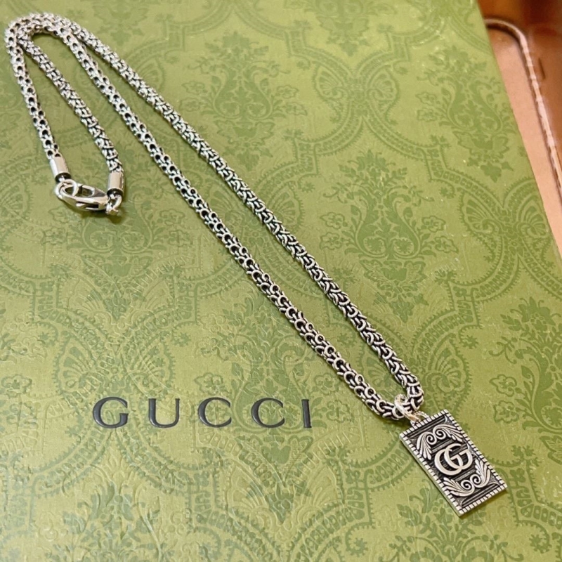 G*u*i necklaces
